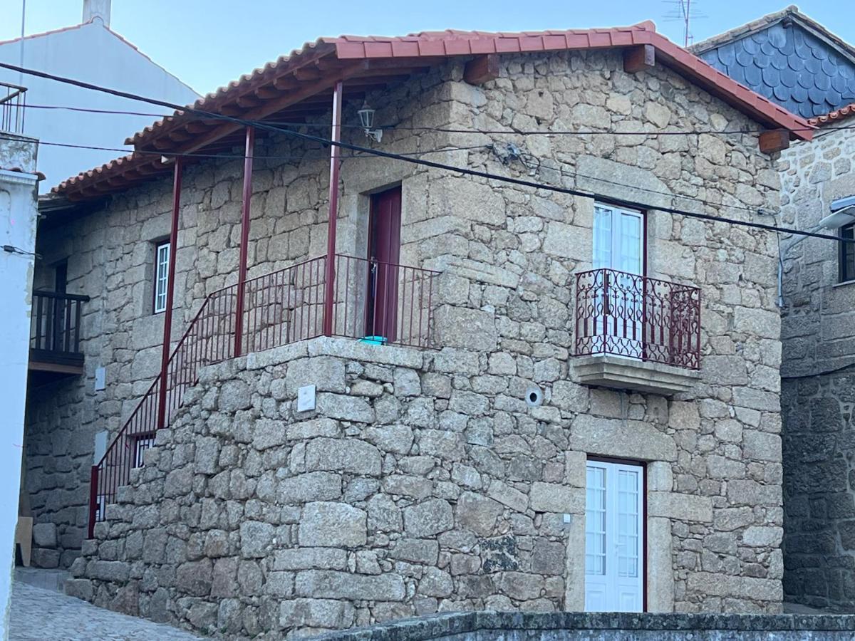 Casa Da Vila - Apartamento Duplex Alpedrinha Bagian luar foto
