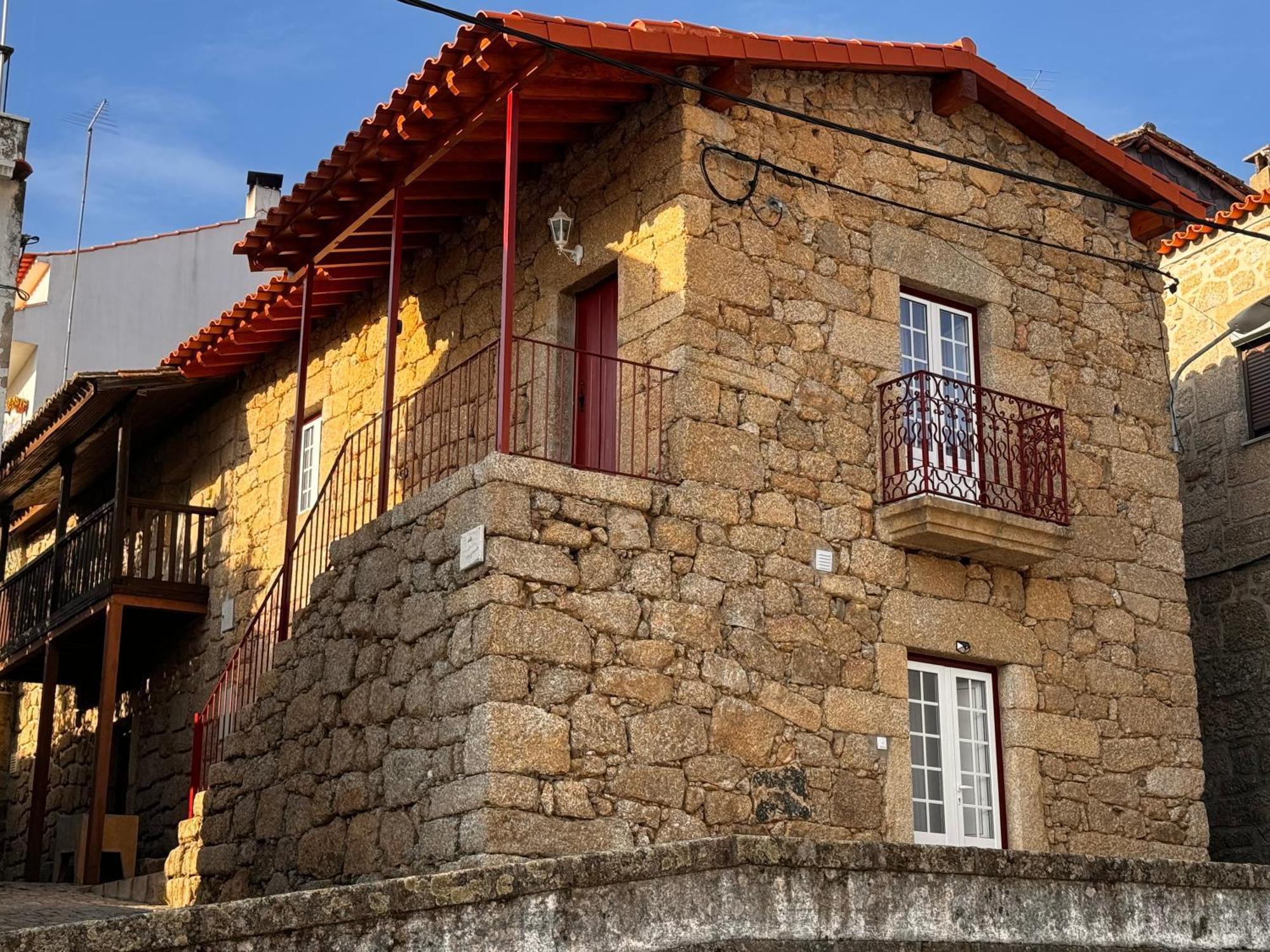 Casa Da Vila - Apartamento Duplex Alpedrinha Bagian luar foto
