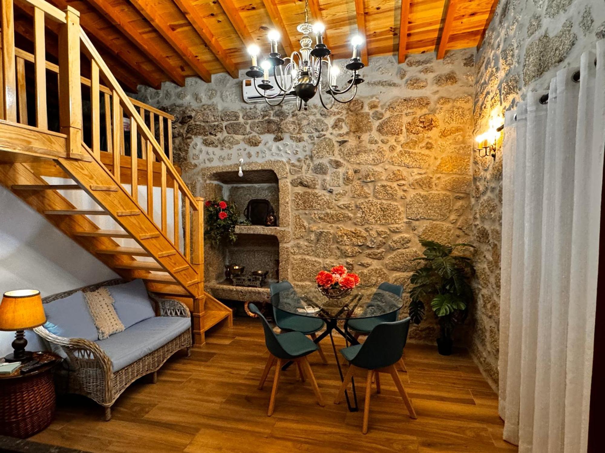 Casa Da Vila - Apartamento Duplex Alpedrinha Bagian luar foto